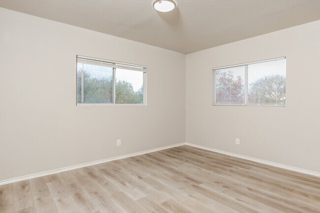 Building Photo - 113 Sunrise Falls