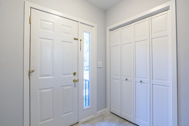 Building Photo - 84 Stillmeadow Cir