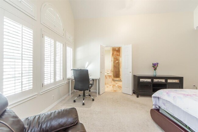 Building Photo - 5115 Fairmont St