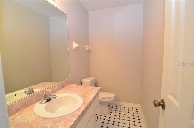 Building Photo - 106 S Primrose Dr
