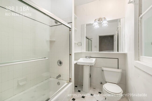 Building Photo - 903 E 14th Ave