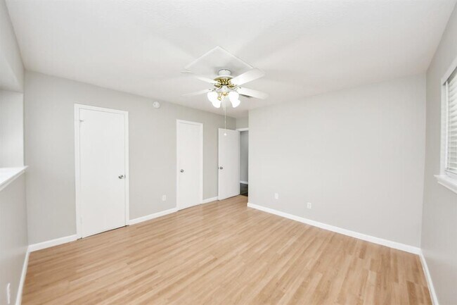 Building Photo - 7911 Pella Dr