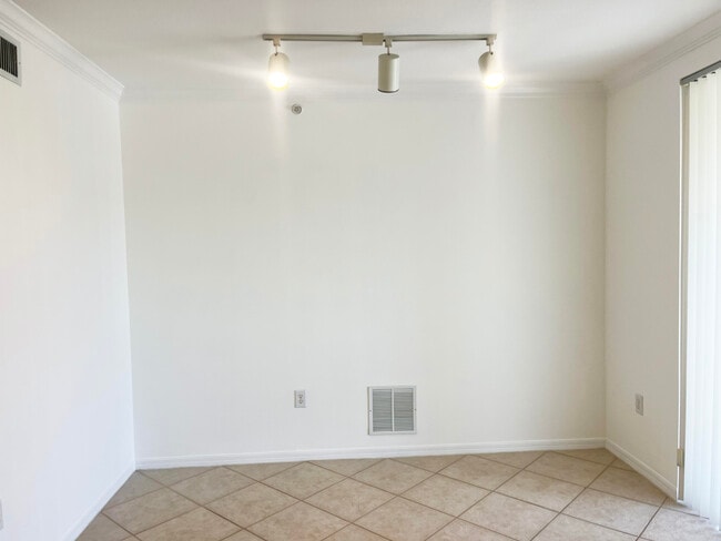 Building Photo - 6482 Emerald Dunes Dr