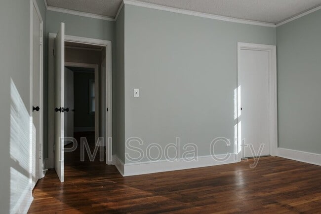 Building Photo - 5313 Randall Ave