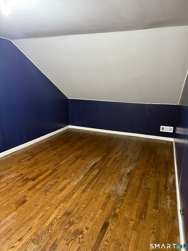 Building Photo - 1566 North Ave