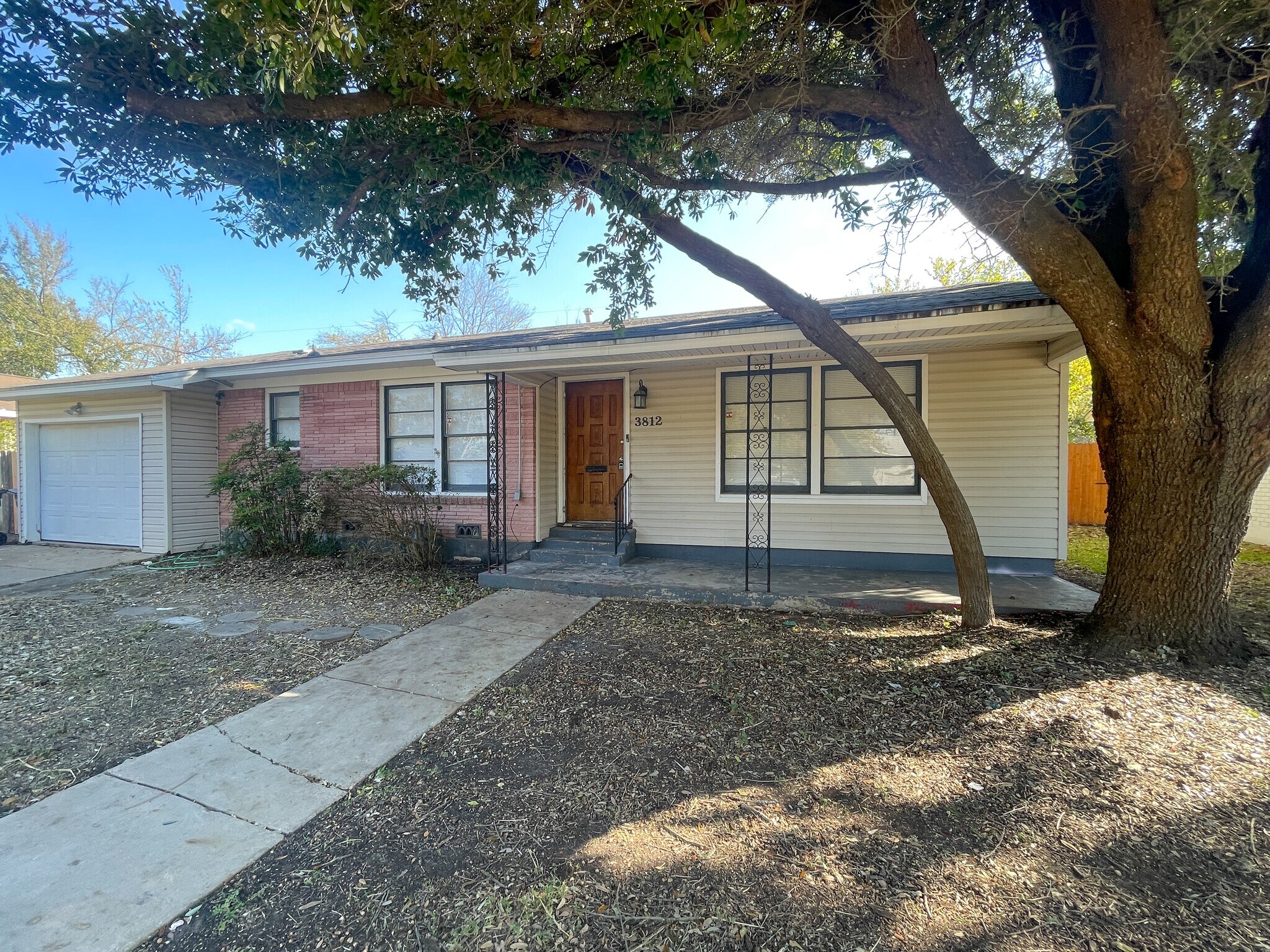 Building Photo - 3812 Pine Ave