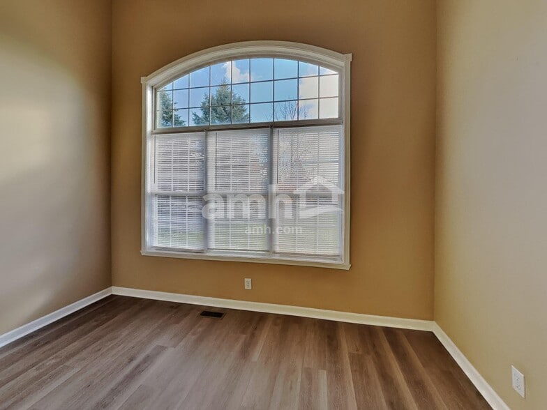 Building Photo - 8206 Stones Ferry Rd