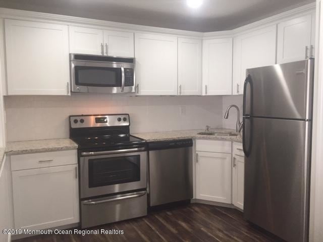 Building Photo - 130 Amberly Dr