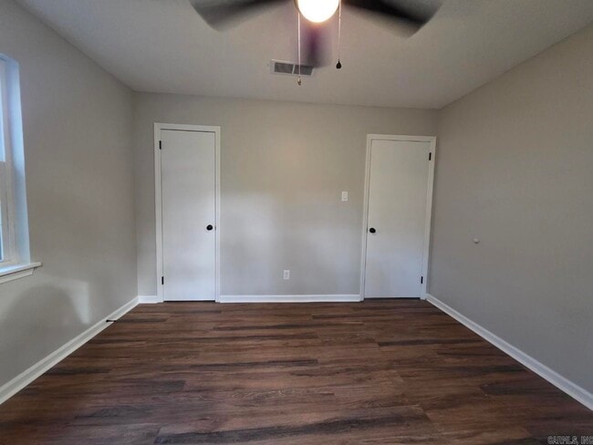 Building Photo - 109 S Longfield Ave