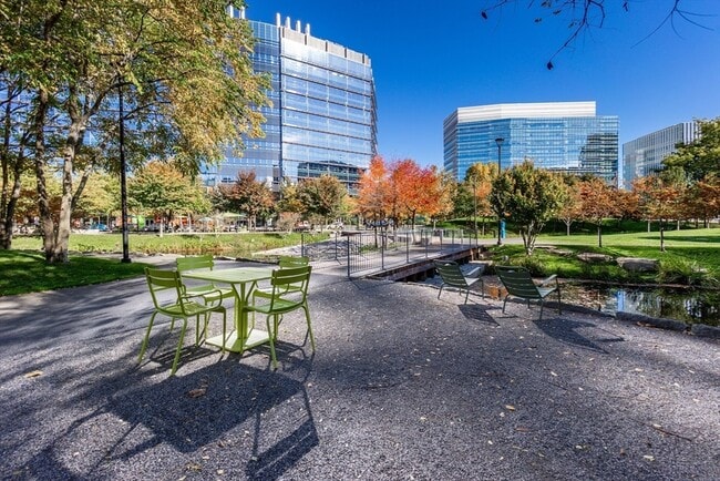 Building Photo - 8 - 10-10 Museum Way