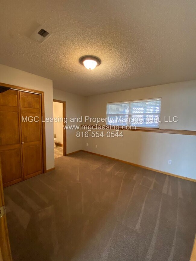 Building Photo - Charming Family Home in Greenwood’s Cheyen...