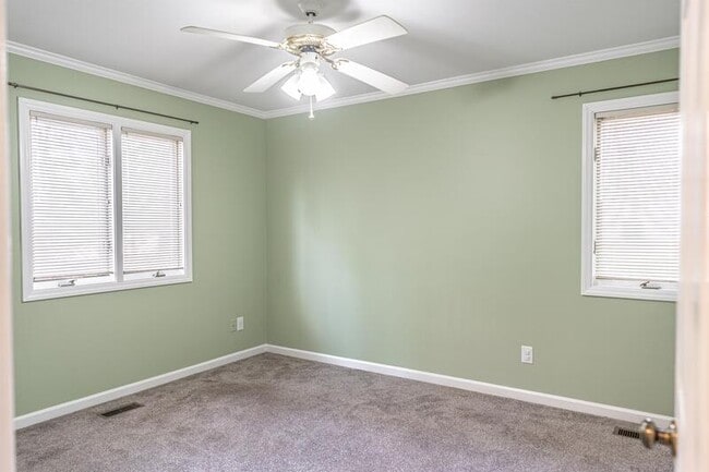 Building Photo - 4 Harness Pl