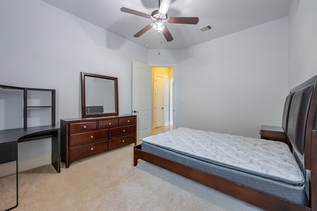 Building Photo - 12955 Lake Parc Bend Drive