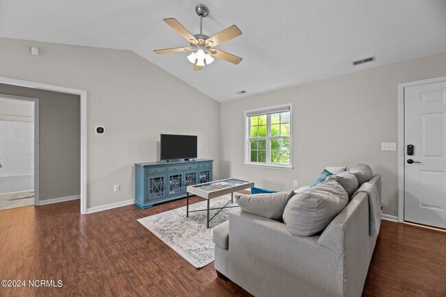 Building Photo - 131 Oakley Dr