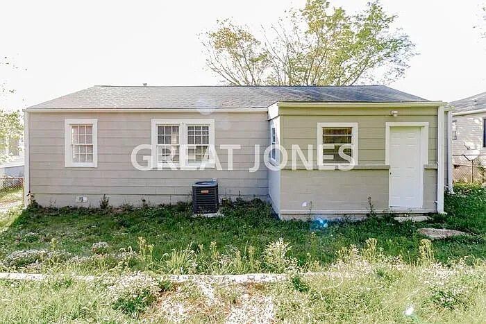 Building Photo - 8329 8th Ave S