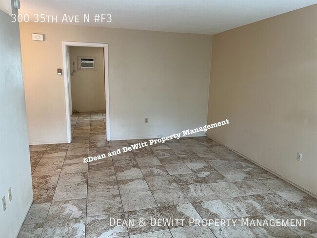 Building Photo - NE St Pete 1/1 Affordable Condo