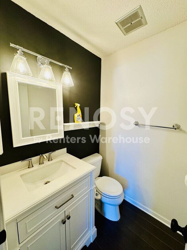 Building Photo - 1308 Landmark Trail S