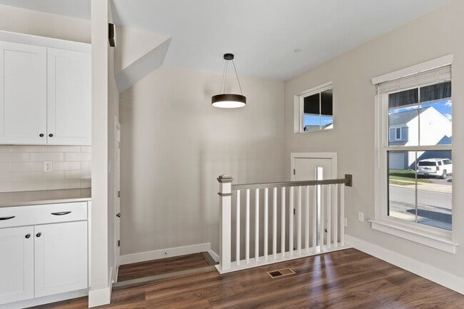 Building Photo - Stunning Single Family in Mechanicsburg