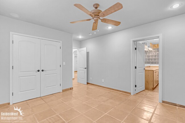 Building Photo - Charming 3Bdm 2Ba Home with Gated Entry an...