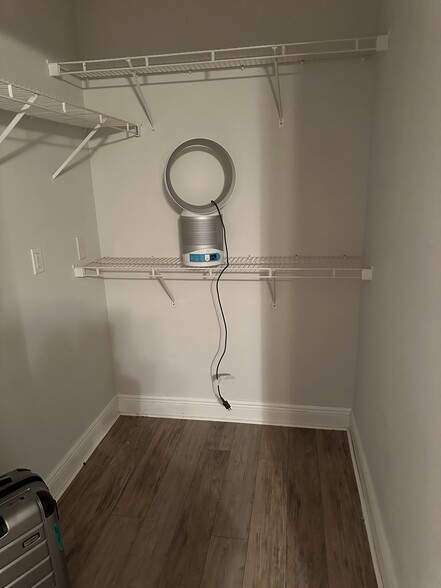 walk-in closet - 7405 Vista Way