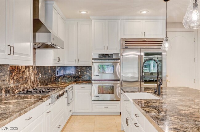 Building Photo - 9813 Edgeview Pl
