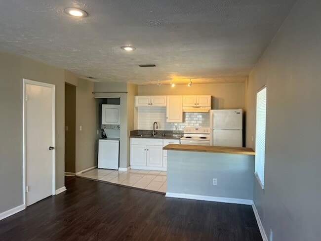 Building Photo - Springfield Living