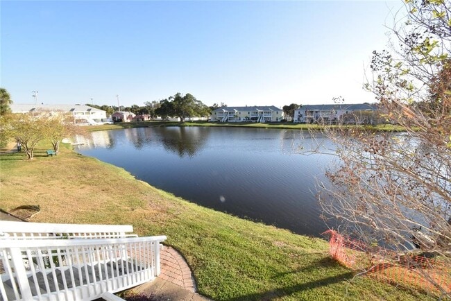 Building Photo - 220 Pompano Dr SE