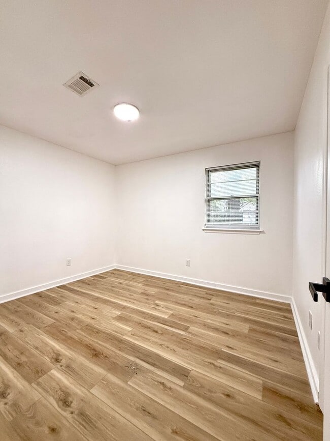 Building Photo - Beautiful House for Rent