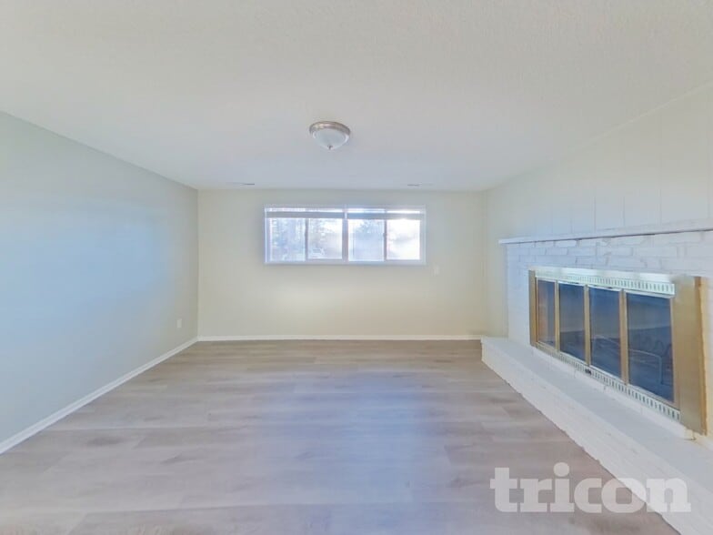 Building Photo - 4985 Montebello Dr