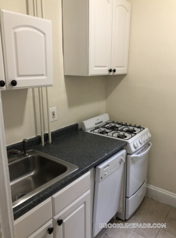 Primary Photo - 352 Riverway