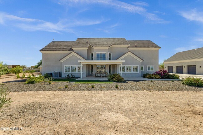 Building Photo - 856 W Quail Cir