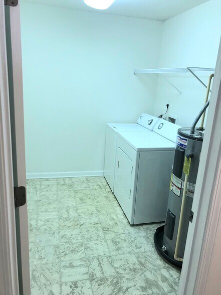 SPACIOUS LAUNDRY ROOM - 1011 Harts Cove Way