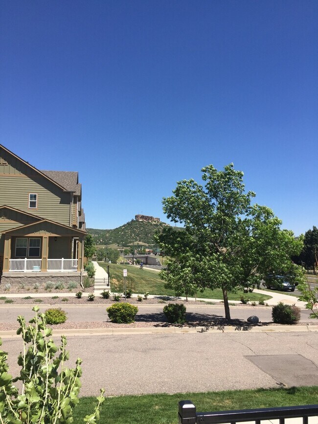 Building Photo - Southern Facing End 3 Bedroom Townhome