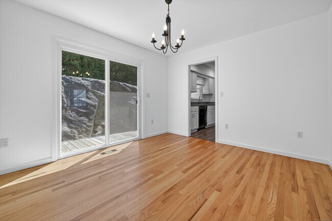 Building Photo - 55 Locust St