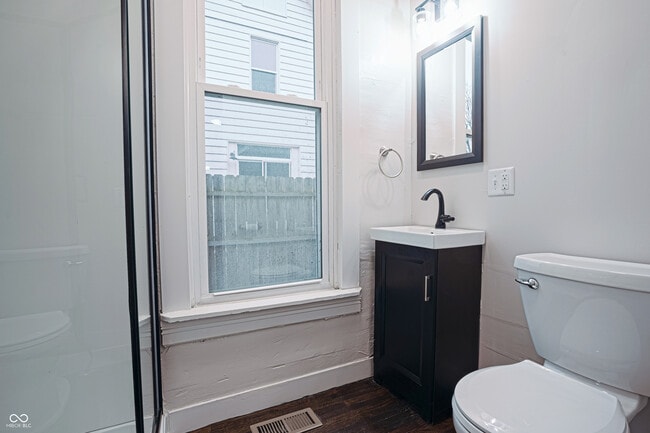 Building Photo - 217 S Meridian St