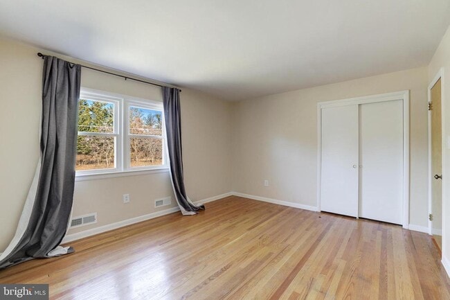 Building Photo - 1013 Westbriar Dr NE