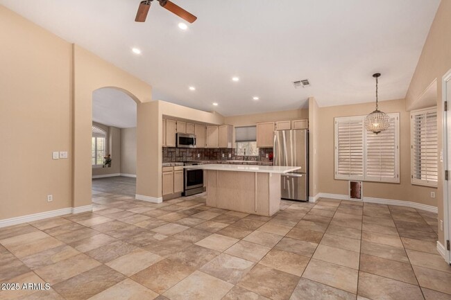 Building Photo - 1249 E Villa Maria Dr
