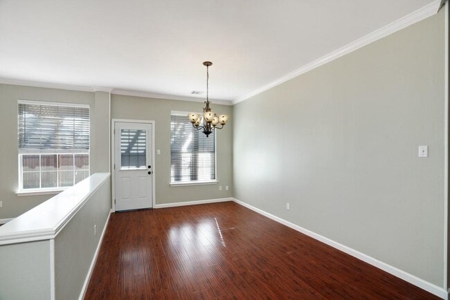 Building Photo - 1135 Disraeli Cir