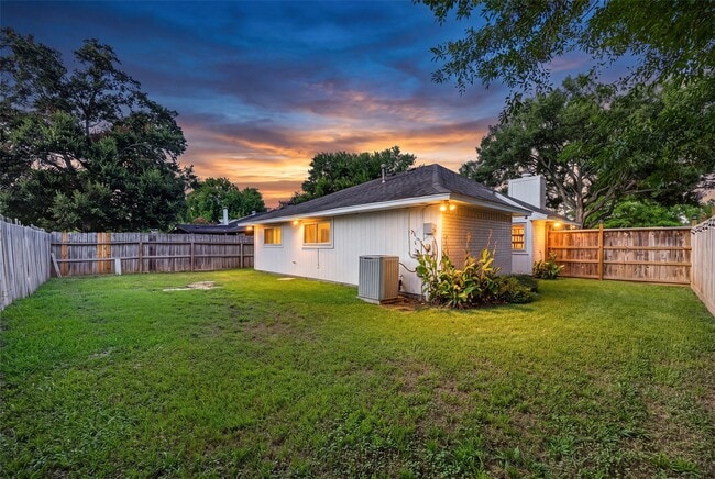 Building Photo - 17006 Enchanted Cir E