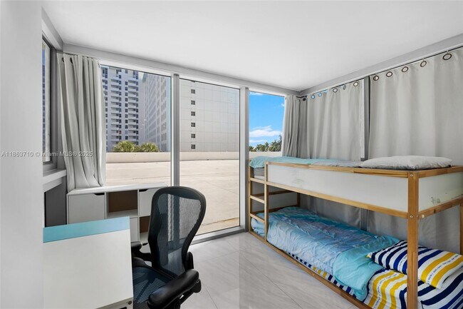 Building Photo - 2655 Collins Ave