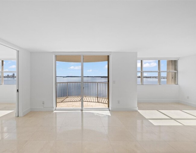 Primary Photo - 1420 Brickell Bay Dr