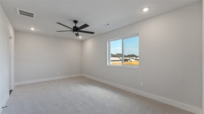 Building Photo - 930 Moksha St