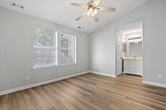 Building Photo - 3 Bedroom 2 bath home on a corner lot in the Telfair community