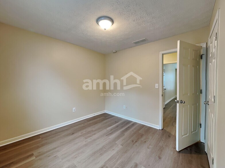 Building Photo - 5410 Lakebrooke Run