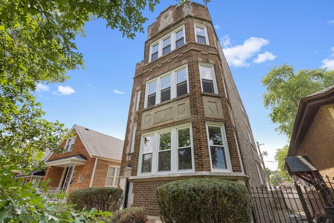 Primary Photo - 8422 S Yates Blvd