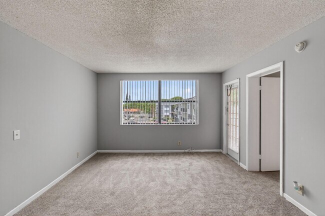 Building Photo - 728 Executive Center Dr