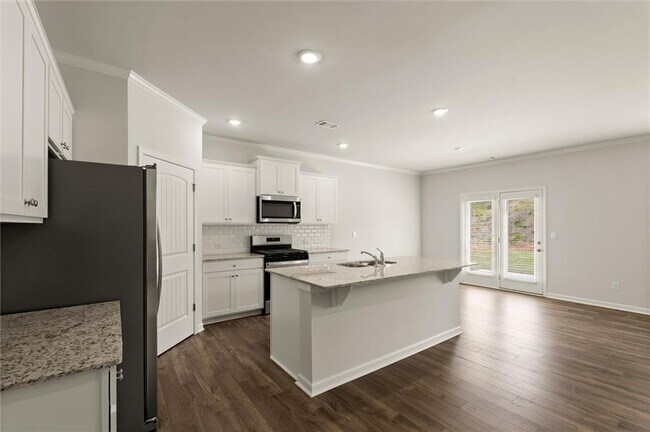 Building Photo - 348 Belmont Dr