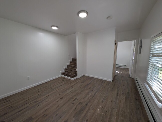 Building Photo - 114 N Texas Ave