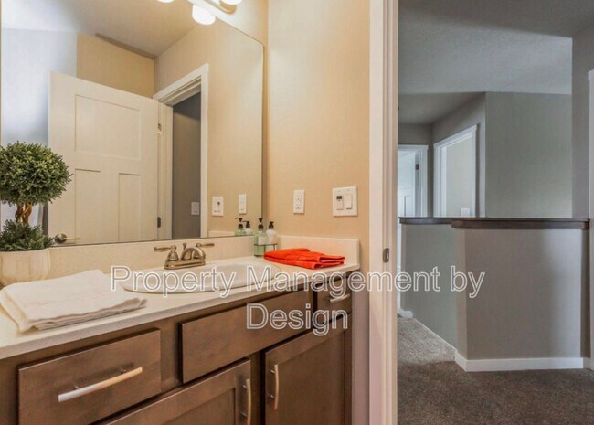 Building Photo - 763 NE Macey Way