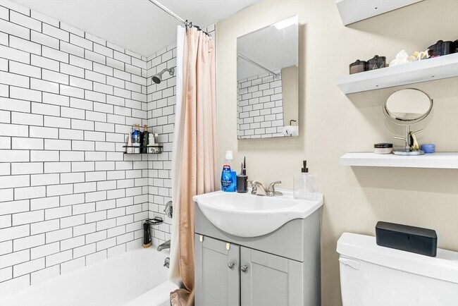 Building Photo - 121 Franklin St